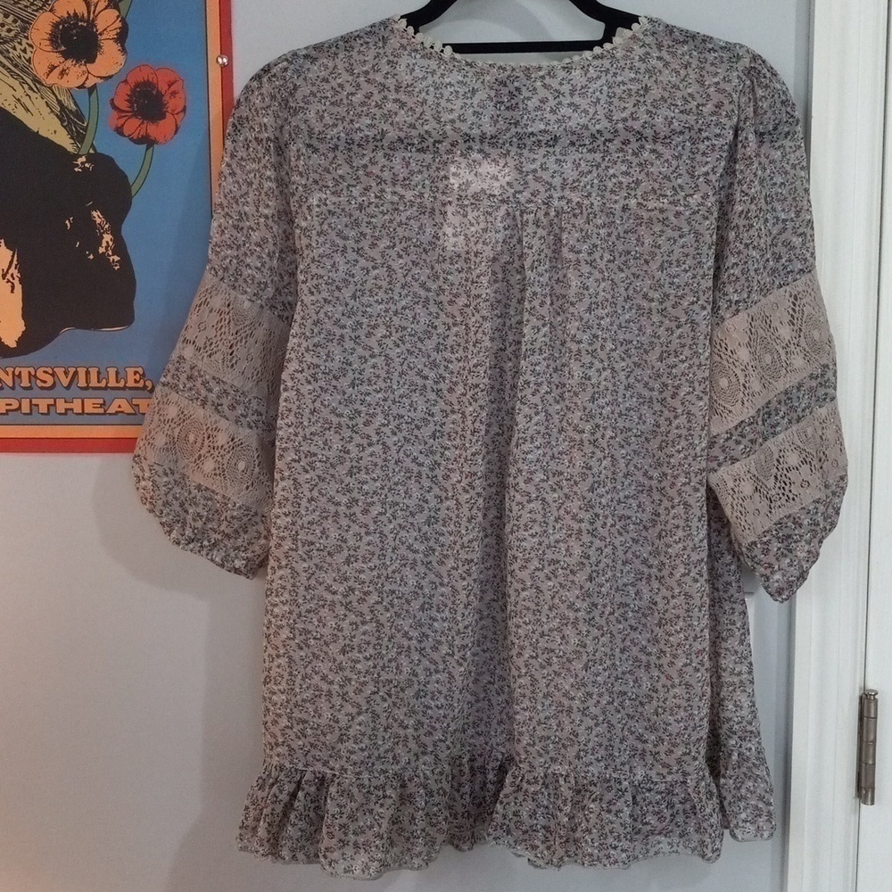 Free Hug Boho Floral Lace Panel Peasant Blouse NWT Size Small - Picture 10 of 14